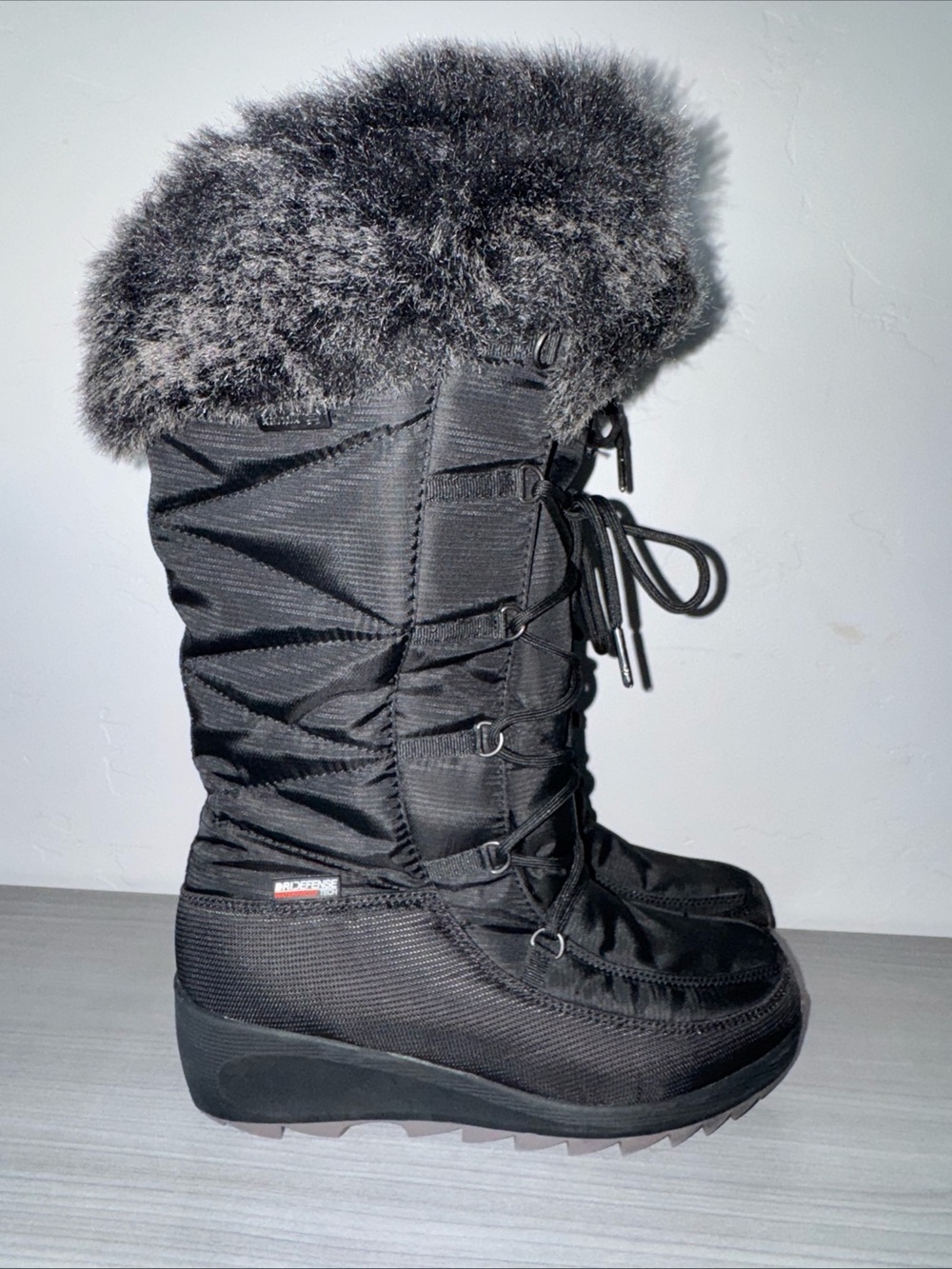 KAMIK Women's Porto Black Thermal Winter Boots Faux Fur Slip Proof Soles Size 9